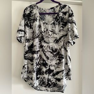 LuLaRoe Christy Tee White and Black Tie-Dye XL